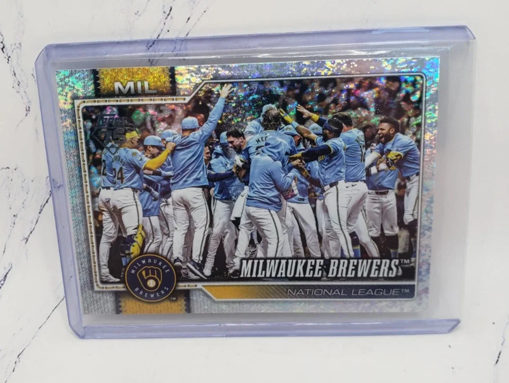 2026 Topps Series 1 Milwaukee Brewers Sand Glitter Team Card #107